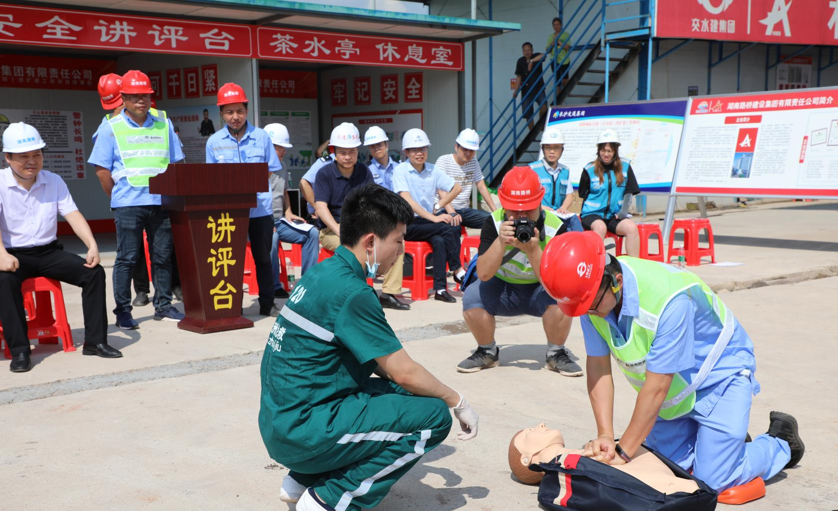 20200702163520.jpg 洞株路项目承办高处坠落应急救援演练_副本.jpg