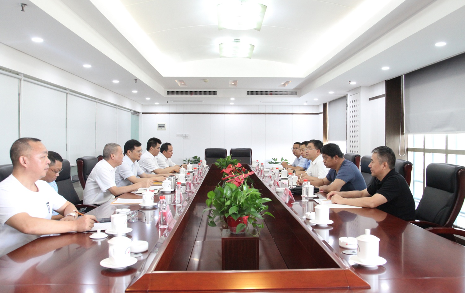 20200907818507.jpg 杨宏伟与山西二建领导座谈IMG_4559_副本.jpg