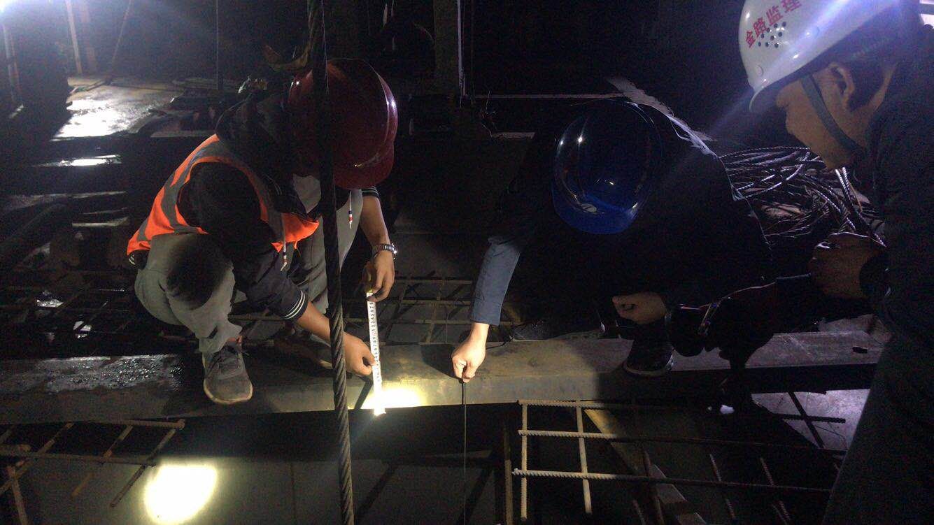 20201010137477.jpg 靖黎高速渠水大桥成功浇筑水中桩基.jpg