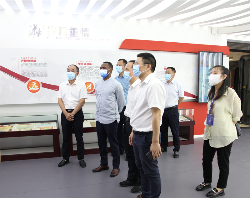 20220801275876.jpg 参观展厅IMG_8169_副本.jpg