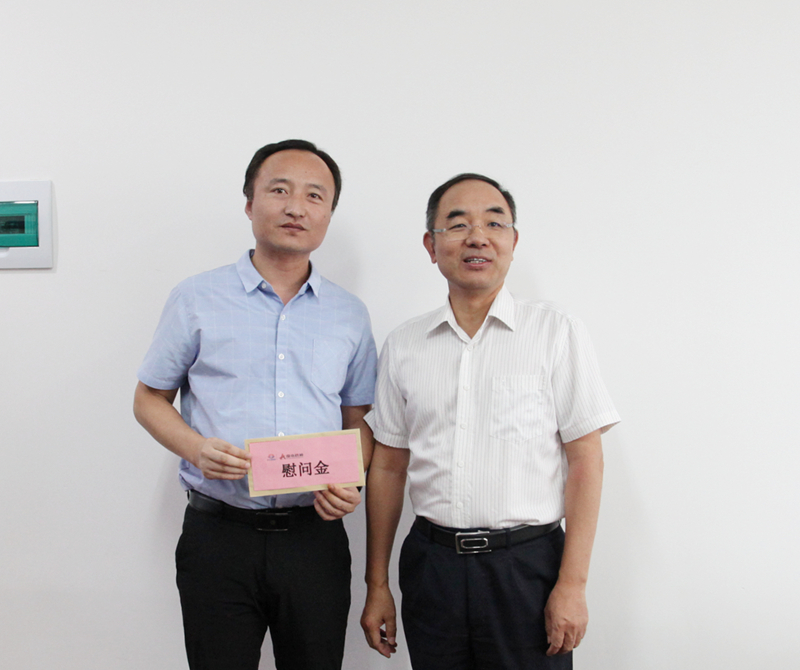 20220801740146.jpg 王术飞慰问_副本.jpg