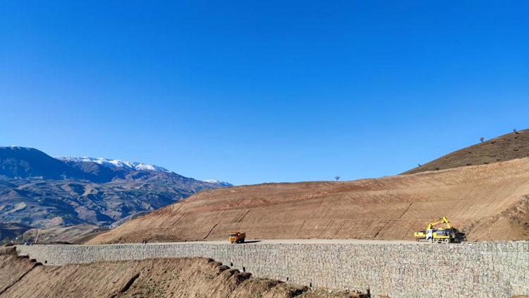 20240607733046.jpg ͼ6£ºÒÑÍêʯÁýµ²ÍÁǽ_¸±±¾.jpg