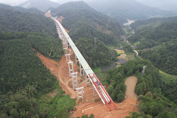 20240920404756.jpg 小冲大桥右幅贯通_副本.jpg