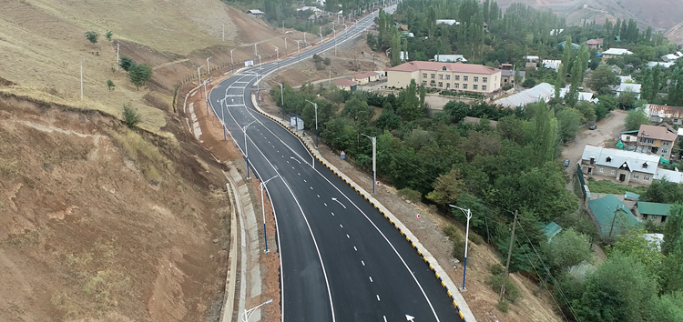 20241006100505.png 20240930 奥塔公路项目圆满完成沥青上面层摊铺 图3.png